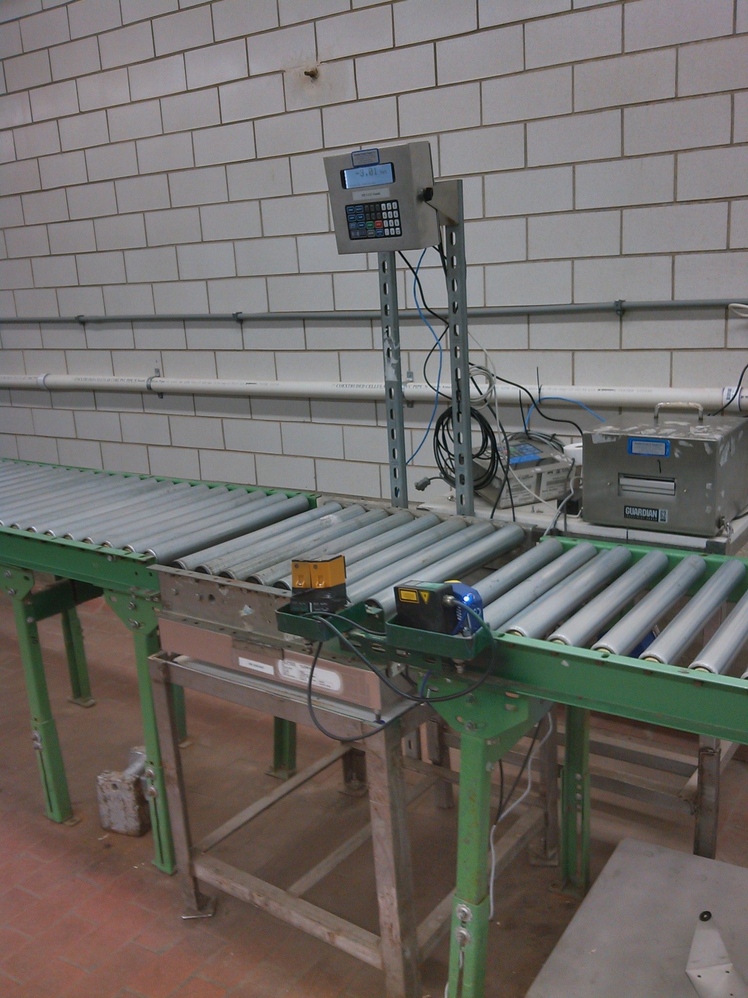 Boxed Meat
Weighing and UCC-I-128 Labeling System Boxed Meat Weighing and
UCC-I-128 Labeling System